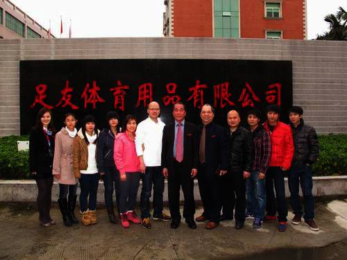 吴董带队送关怀 走访足友做跟踪 	——我院高度重视学生就业的后续跟踪工作