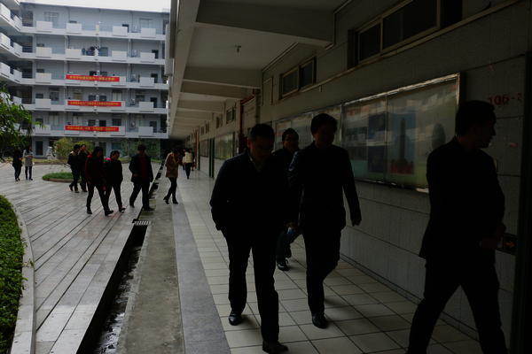 学生处加强课间抽烟的督导检查工作