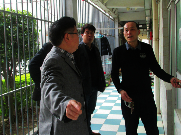 周文林副书记到学生宿舍走访调研
