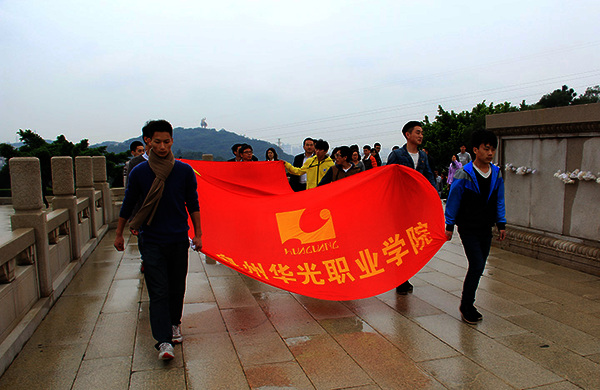 我院组织人员前往仕公岭烈士墓参观