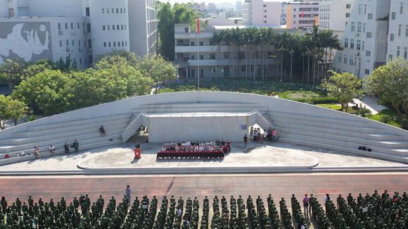 我校举行2021级新生开学典礼