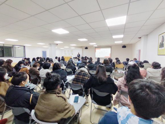我校开展2021-2022学年第二学期教育思想大讨论