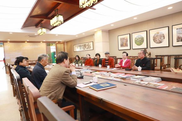 中国艺术摄影学会杨元惺主席一行莅校指导