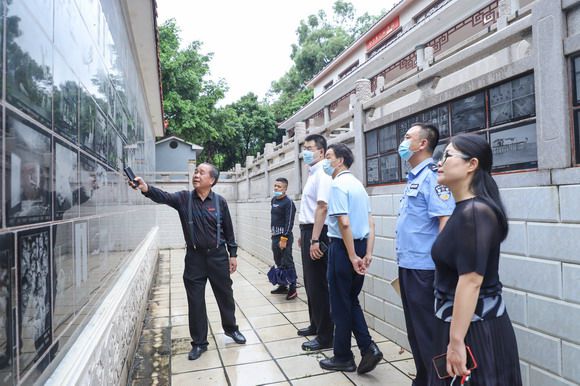 泉州台商投资区防疫专班领导一行莅临我校参访