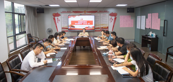 我校召开党委理论学习中心组学习(扩大)会