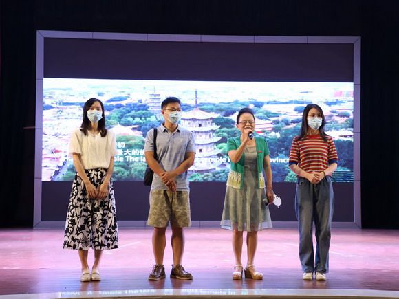 认识学校，了解学校，热爱学校