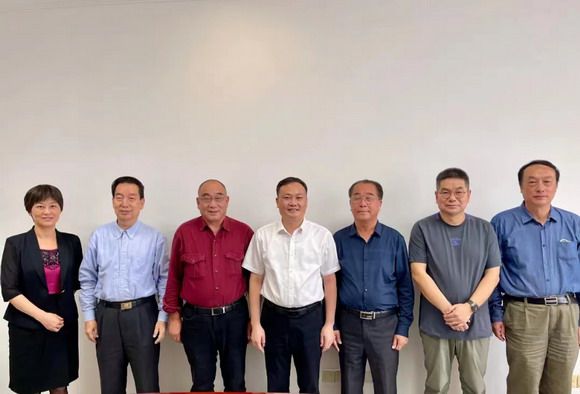 我校吴其萃董事长一行拜访泉州市委常委陈辉宗部长