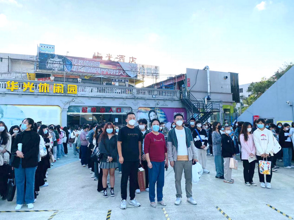 我校圆满完成2022年全国教师资格证考试“爱心送考”工作