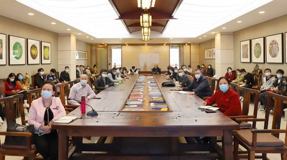 我校举行疫情防控措施专题培训会