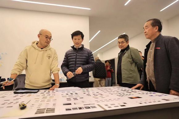 中国摄影家协会主席李舸莅临华光摄影艺术博物馆参观指导