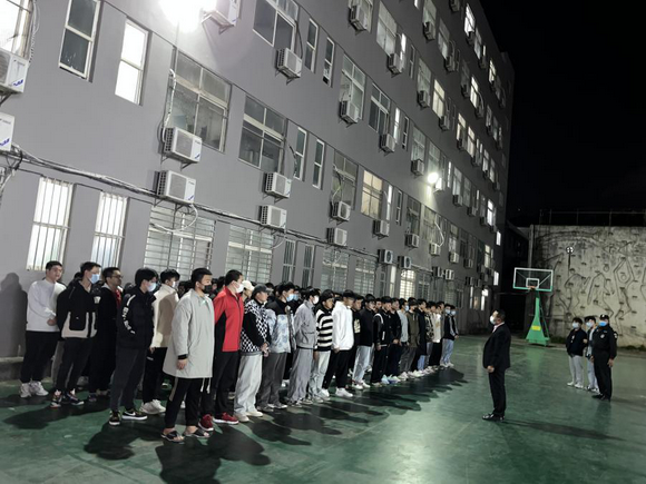 泉州华光职业学院开展夜间应急消防疏散演练活动