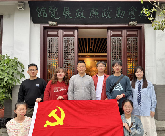 探寻潮州红色足迹 赓续革命精神血脉 ——商学院党支部探寻红色潮州党日活动