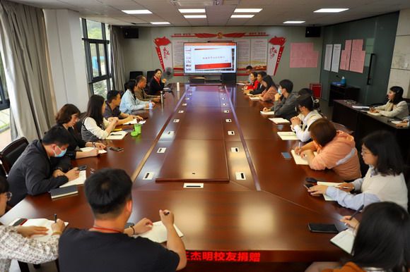 我校举行融媒体中心工作会暨新闻工作培训会