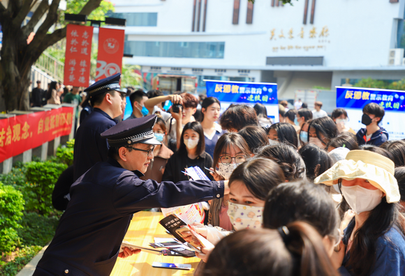 泉州华光职业学院联合台商投资区公安分局开展反邪教宣传教育活动