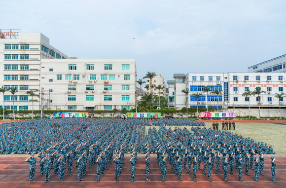 我校2022级新生军训圆满收官
