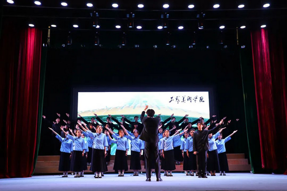 我校举行第七届科技文化艺术节开幕式暨“激扬青春礼赞五月”第六届康定情歌合唱节