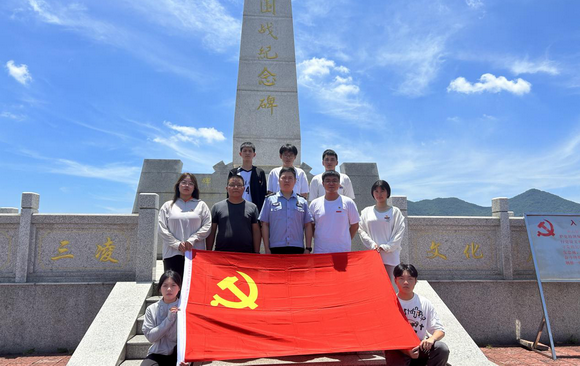 我校工艺美术学院“传承先烈遗志,弘扬革命精神”主题党日活动