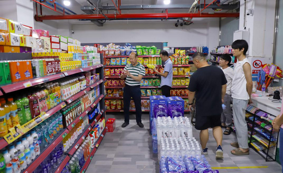 我校后勤处开展食堂和宿舍卫生安全检查