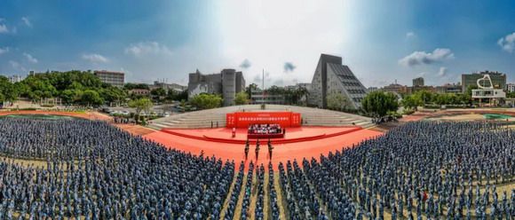 泉州华光职业学院2023级新生开学典礼暨军训动员大会隆重举行