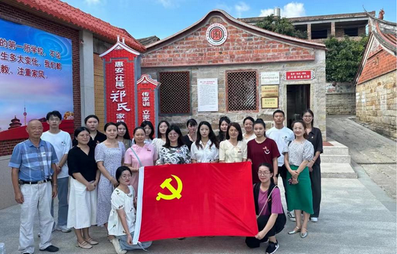 主题教育丨弘扬孝廉家风 恪守初心使命 —健康管理学院党支部开展“迎中秋 庆国庆”主题党日活动