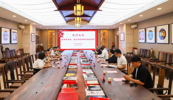 株洲市政协副主席杨小幼一行莅临我校考察指导