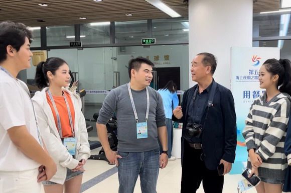 我校师生圆满完成第五届海上丝绸之路国际艺术节开幕式演出