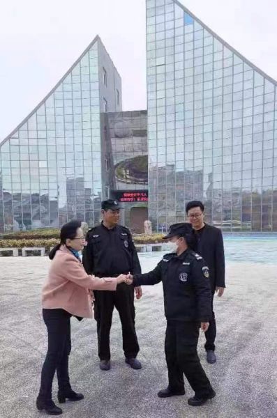 校领导看望慰问在校值守值班人员