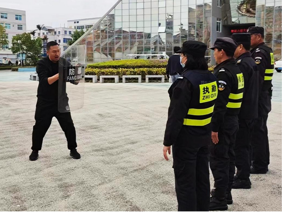 我校开展反恐防暴技能演练