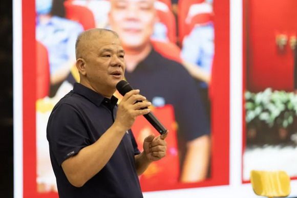 劳动教育周|摄影与电影技术学院开展“劳模进课堂”宣讲活动