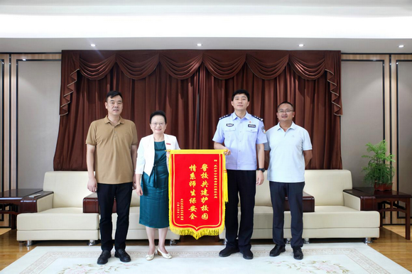 我校开展八一建军节慰问活动