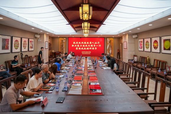 福建省人社厅职业能力建设处处长谢竞忠一行莅临华光调研