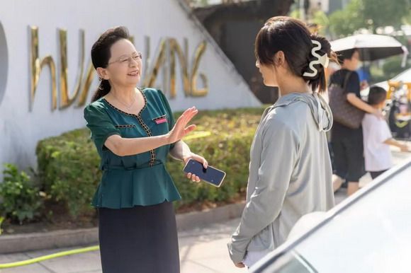 华光启新篇：金秋迎学子，校长亲临校园督学事