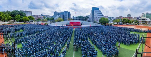 泉州华光职业学院2024级新生军训完美闭幕
