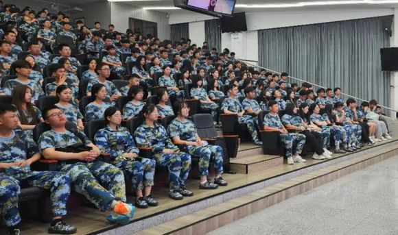 我校举行2024级新生入学教育