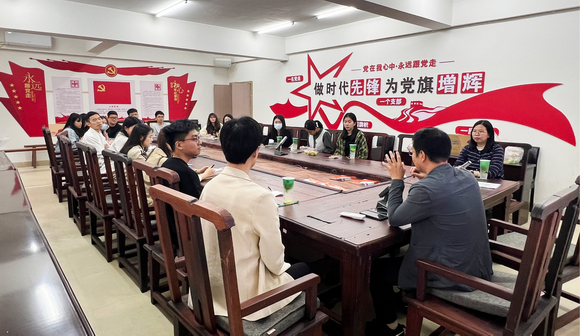思想引领强根基,务实笃行促发展 ——“一站式”学生社区开展辅导员座谈会