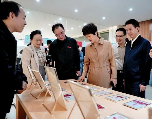 泉州市 2025 年文艺“六进”志愿服务首场活动在泉州华光职业学院举行