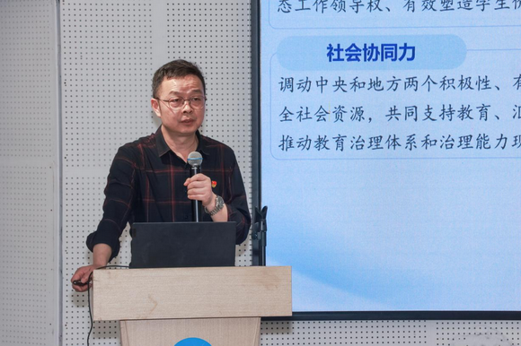 思政引领,赋能成长:学校领导深入课堂讲授思政课
