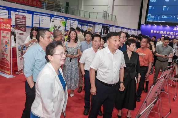 2025年泉州台商投资区“书记主任送岗留才进校园”暨泉州华光职业学院就业实习双选会成功举办