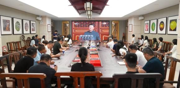 峥嵘岁月铭记于心，伟大复兴奋斗于行——华光学院干部收看抗战胜利纪念大会反响热烈