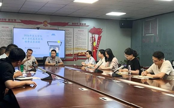 台商区医保中心联合台商区税务局入校开展大学生医保工作业务培训