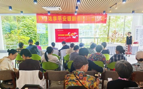 敬老爱老,华光先行——我校携手国开“银龄乐享学堂”走进聚龙小镇