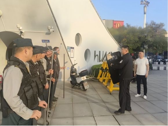 我校开展安保反恐防暴演练