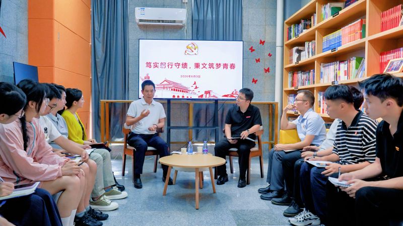 笃实躬行守绩 秉文筑梦青春|泉州市文联副主席吴忠刘莅临泉州华光职业学院讲授专题党课