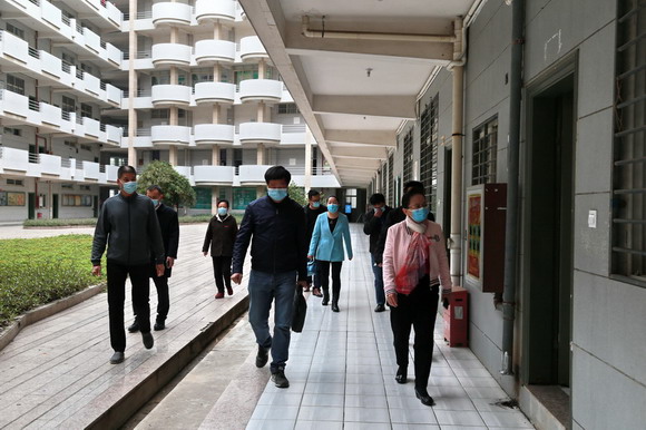 泉州市教育局副局长王瑞钦一行莅临我校检查指导疫情防控工作
