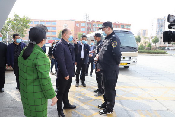 泉州台商投资区党工委书记黄景春一行莅临我校调研
