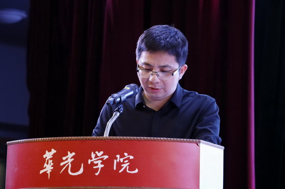 我校图书馆“龙影讲坛”开坛，历史学家陈桂炳教授首讲