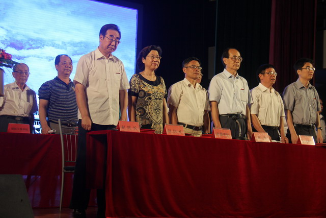 走出象牙塔,迈入人生新舞台