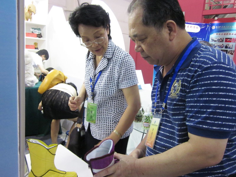 我院学生专利“新型鞋靴”荣获全国学生技能作品一等奖