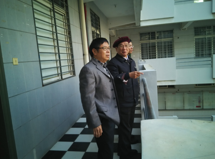 开学第一天:校领导实地巡视检查教学工作