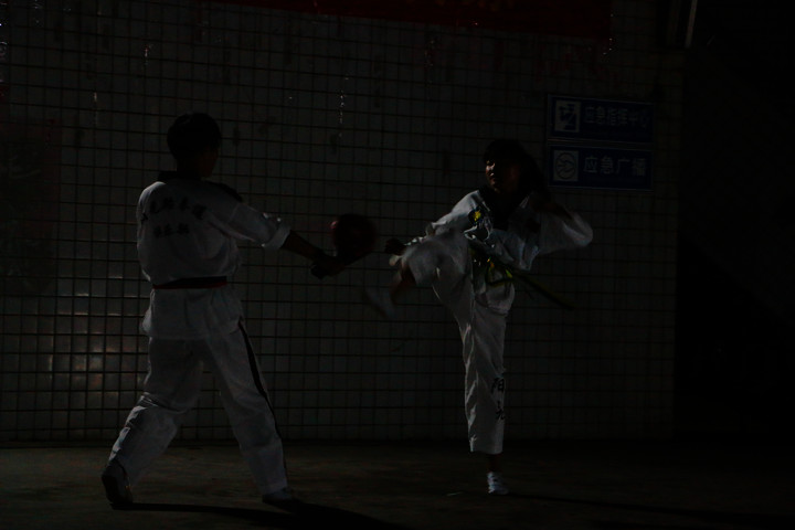大一军训晚会于运动场举行